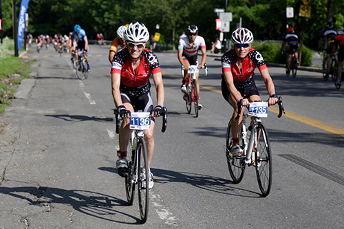 Femmes cycliste au Tour du Courage PROCURE représentantes des Femmes de courage